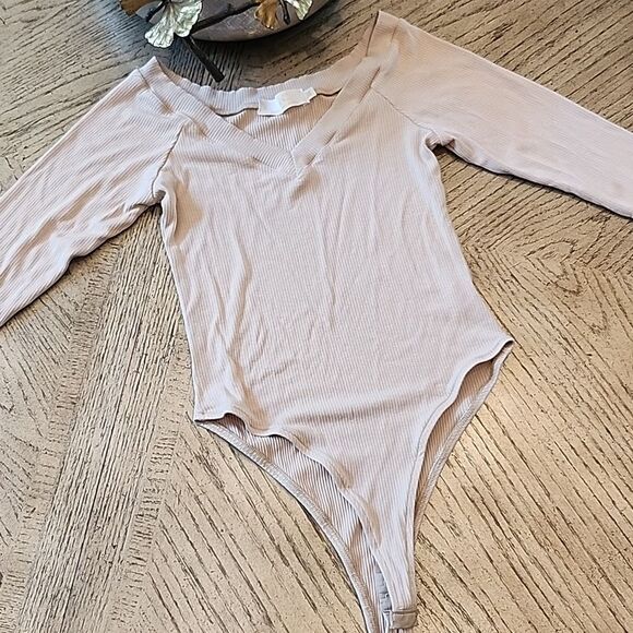 Tan long sleeve ribbed body suit size M - Picture 1 of 8